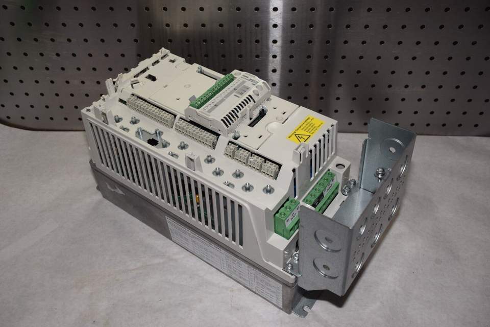 A B B Premiumquality AC Drives ACS800-04-0210-7+P901 100% Original