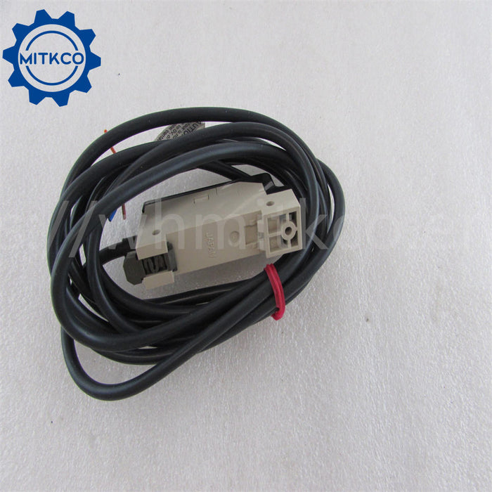 Original Inductivesensor E2E-X7D1-M1GJ-0.5M New